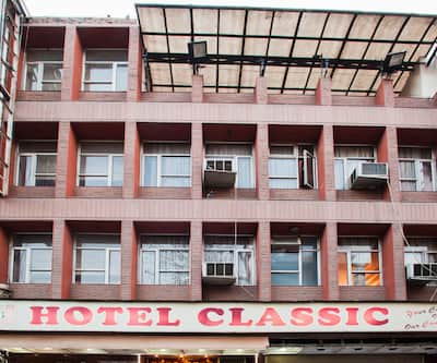 https://imgcld.yatra.com/ytimages/image/upload/t_hotel_yatra_city_desktop/v1391011116/Domestic Hotels/Hotels_Delhi/Hotel Classic/DEL_Hotel_Classic_Facade1.jpg